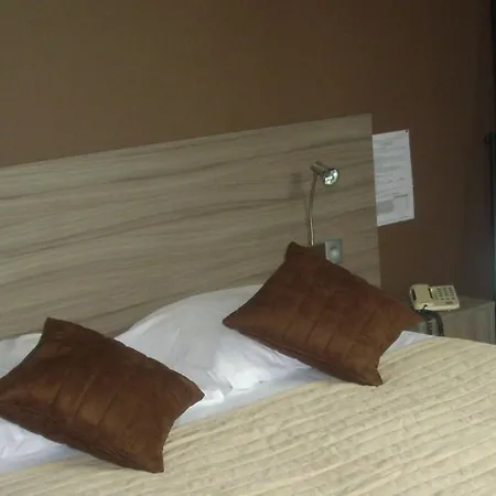 オーベルジュ デュ ヴュー シャトー ホテル Saint-Sauveur-le-Vicomte