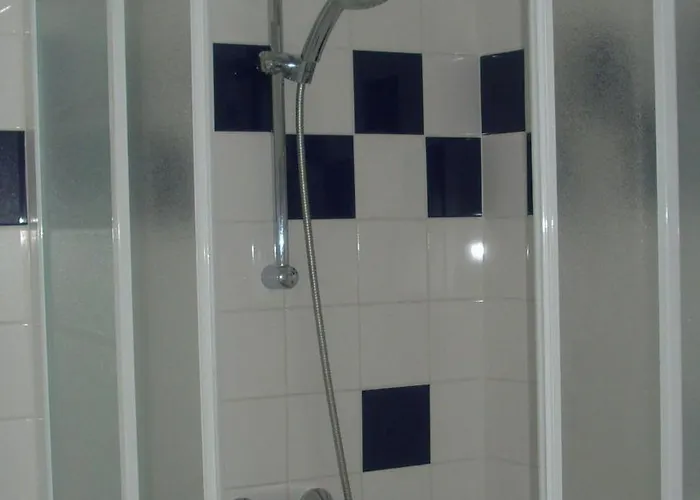 Du Vieux Chateau Hotel 2*